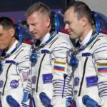 Astronautas-chegam-na-Terra-apos-mais-de-1-ano-no-espaco